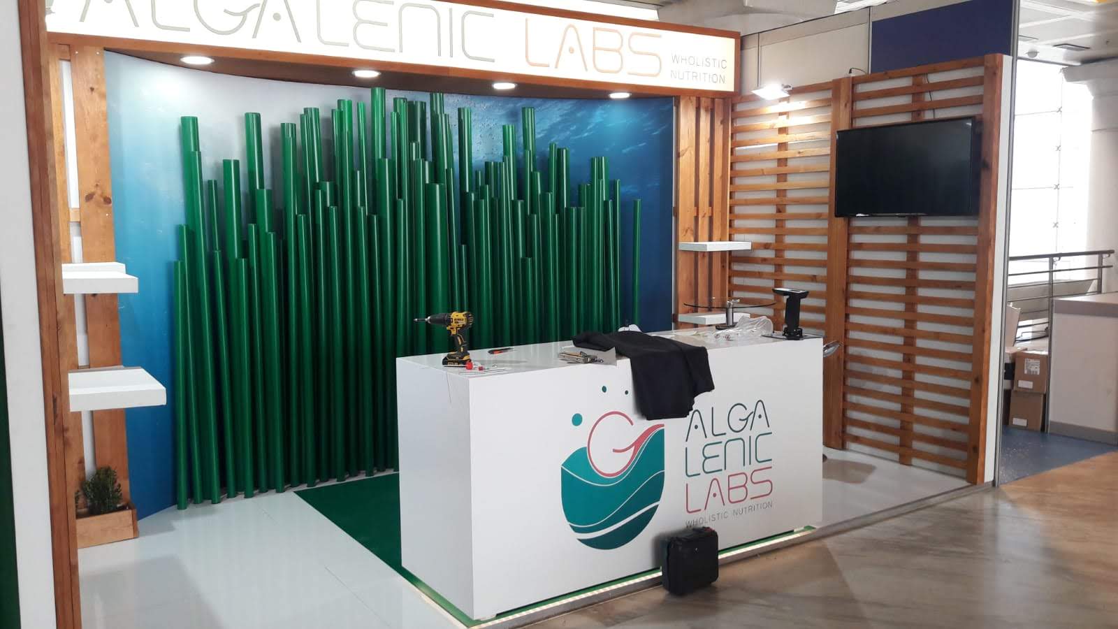 Imagem de montagem de stand da empresa Alga Lenic Labs